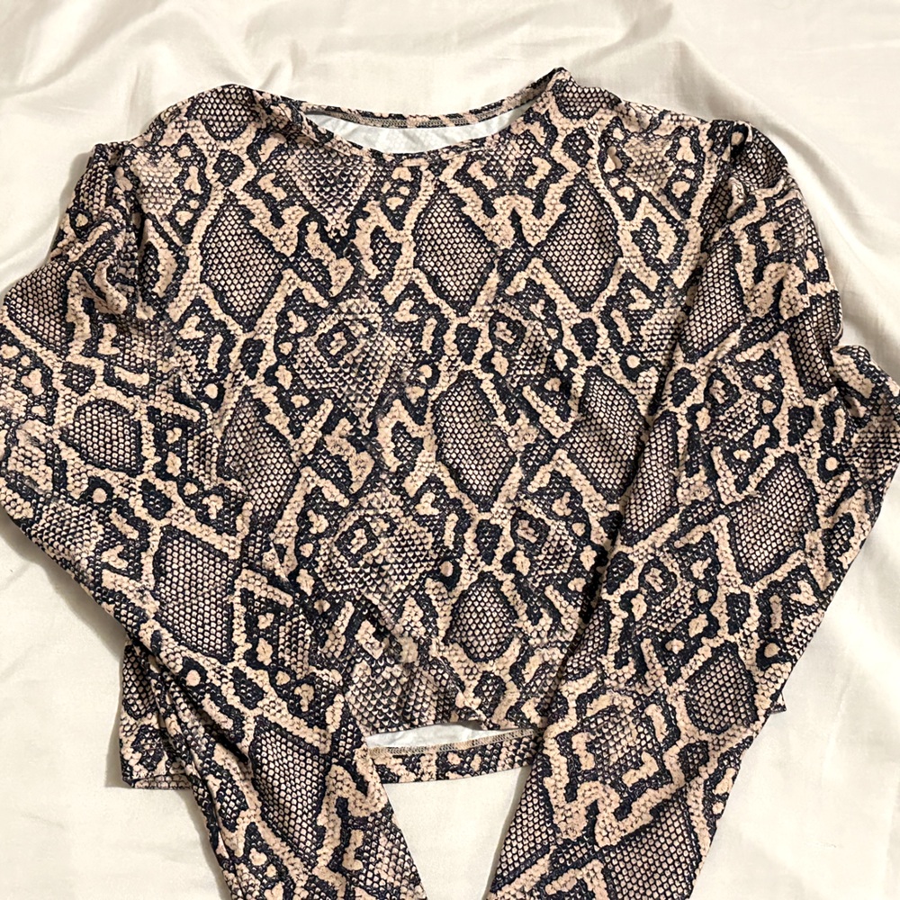 LiCi Fit Long sleeve crop top